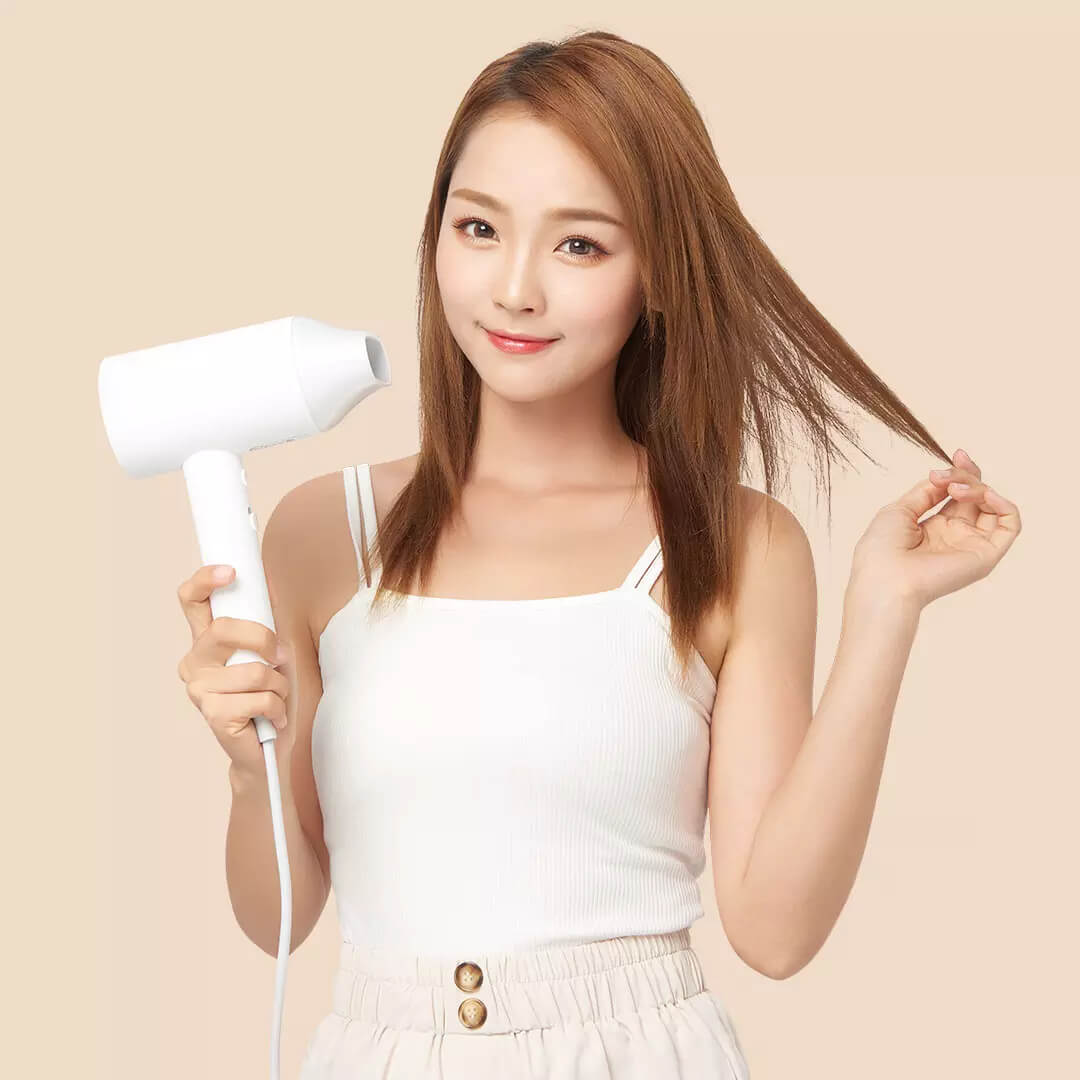Xiaoshi Hair Dryer A1 EUW Hair Dryer With 1800W Motor, Concentration of Negative Ions for Fast, Frizz Drying Hair and Dual Temperature Control - White